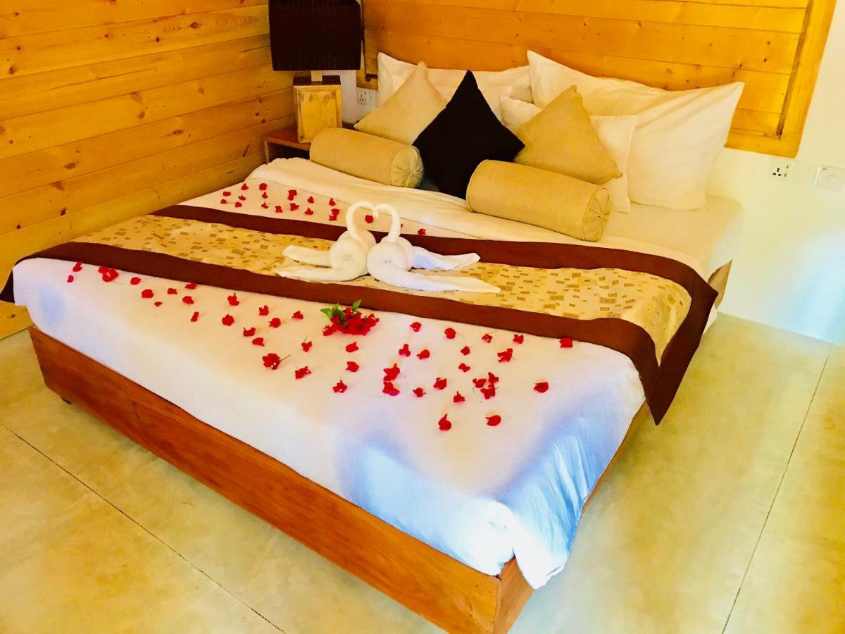 Trinco Relax Hut Hotel Trincomalee Exterior photo