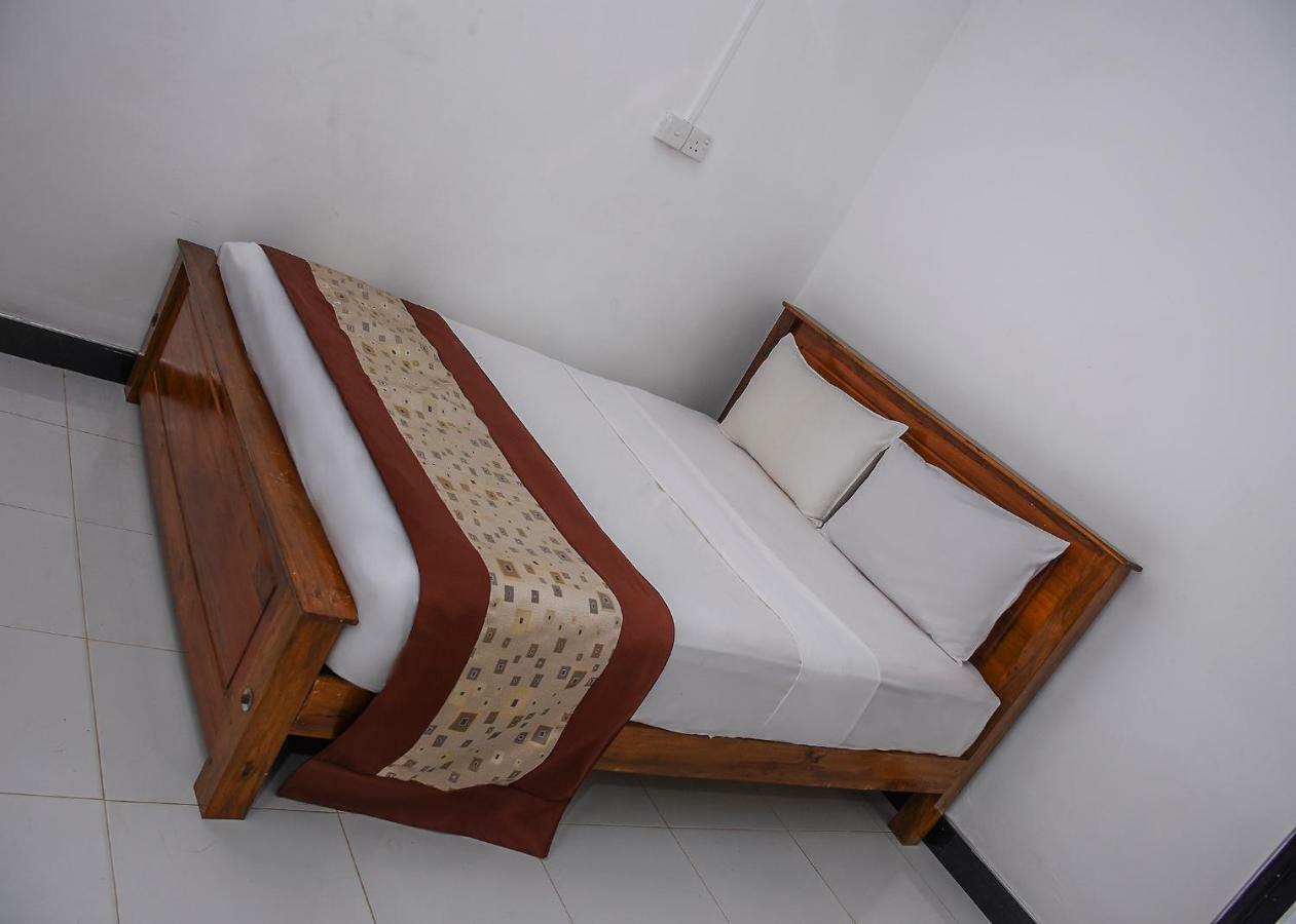 Trinco Relax Hut Hotel Trincomalee Exterior photo