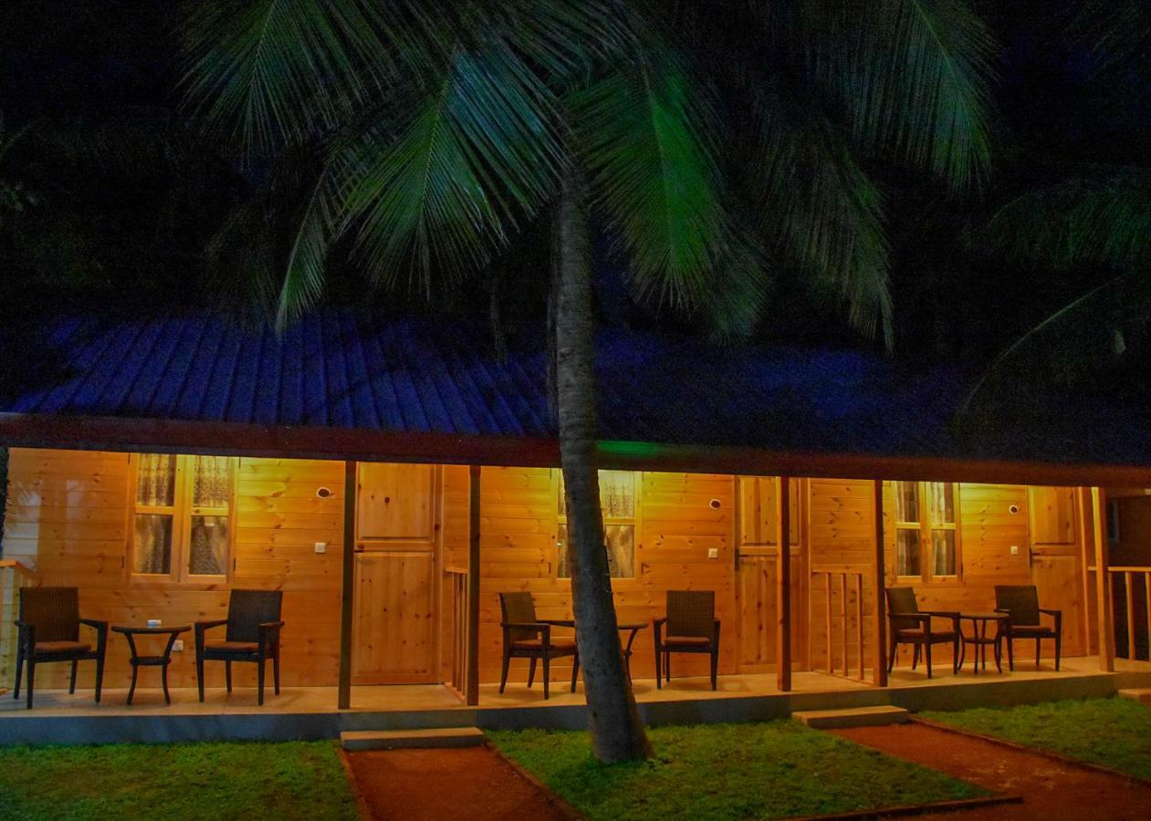 Trinco Relax Hut Hotel Trincomalee Exterior photo